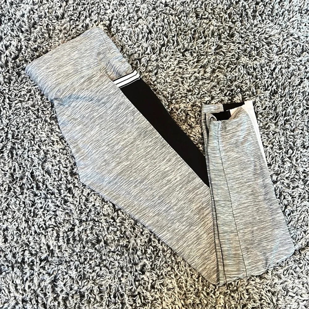 PINK By Victoria’s Secrect Leggings - Picture 1 of 4